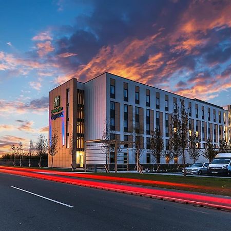 Holiday Inn Express - Bicester By Ihg Bagian luar foto
