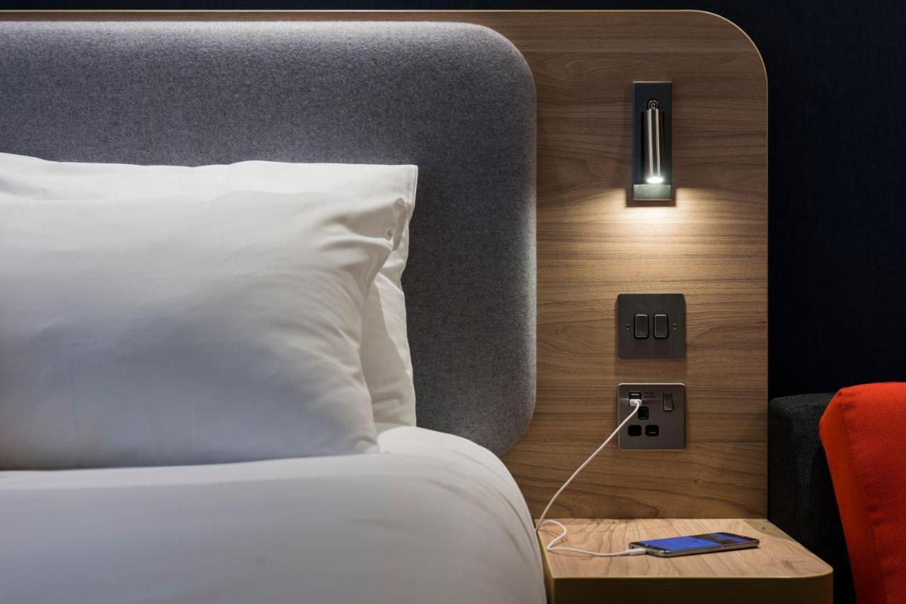 Holiday Inn Express - Bicester By Ihg Bagian luar foto