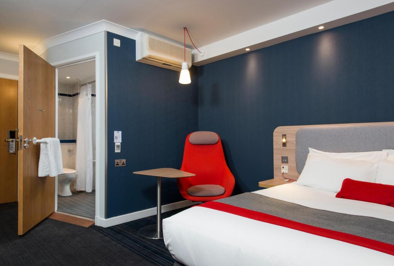 Holiday Inn Express - Bicester By Ihg Bagian luar foto
