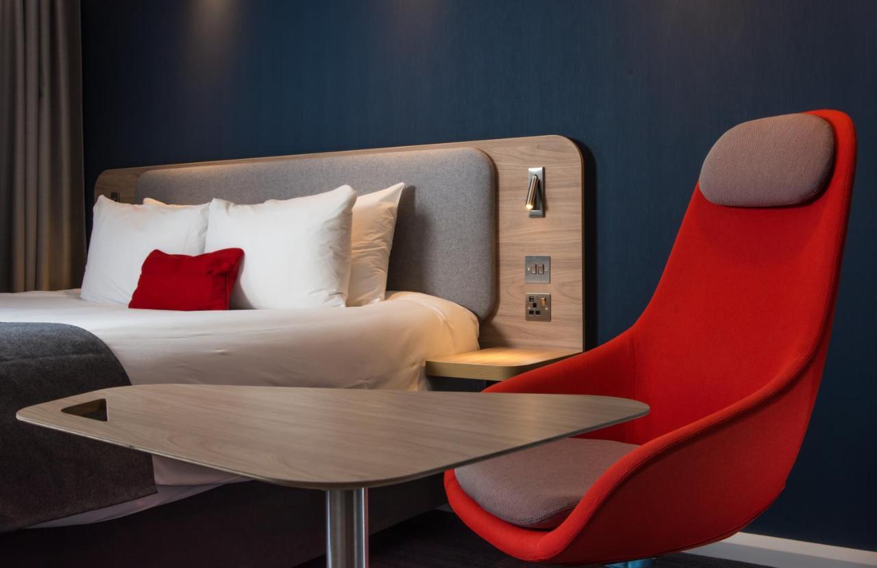 Holiday Inn Express - Bicester By Ihg Bagian luar foto