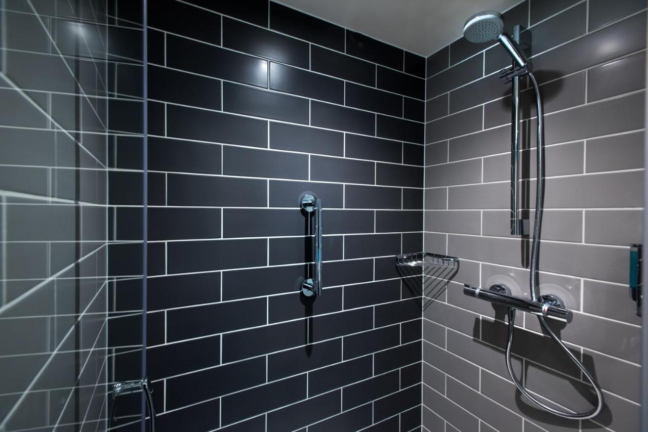 Holiday Inn Express - Bicester By Ihg Bagian luar foto
