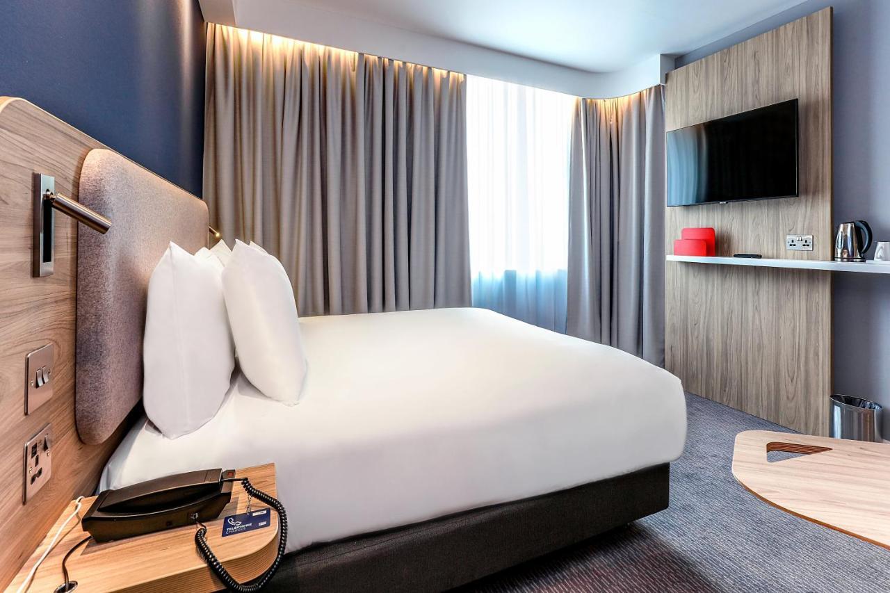 Holiday Inn Express - Bicester By Ihg Bagian luar foto
