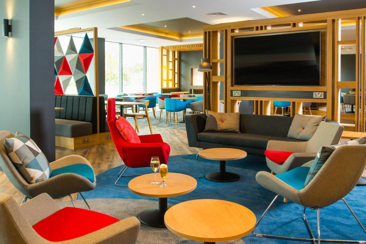 Holiday Inn Express - Bicester By Ihg Bagian luar foto