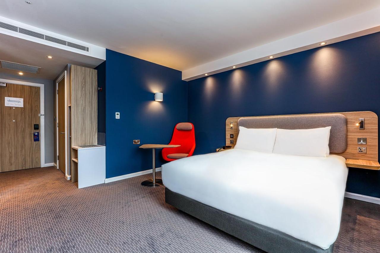 Holiday Inn Express - Bicester By Ihg Bagian luar foto