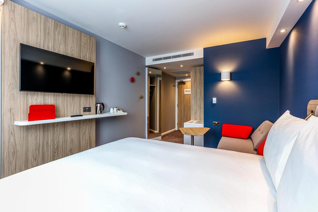 Holiday Inn Express - Bicester By Ihg Bagian luar foto