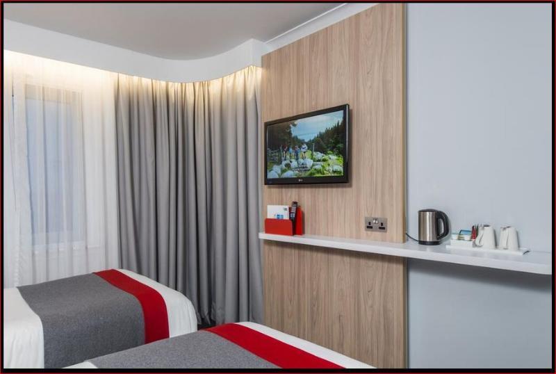 Holiday Inn Express - Bicester By Ihg Bagian luar foto